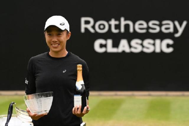 开云体育官网-一日三赛体能不支退赛 张帅草地热身仍满载而归